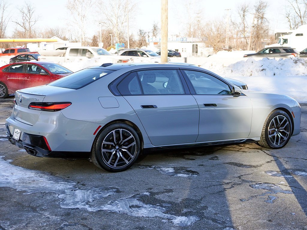 Used 2023 BMW 760i xDrive w/ Parking Assistance Package image 15