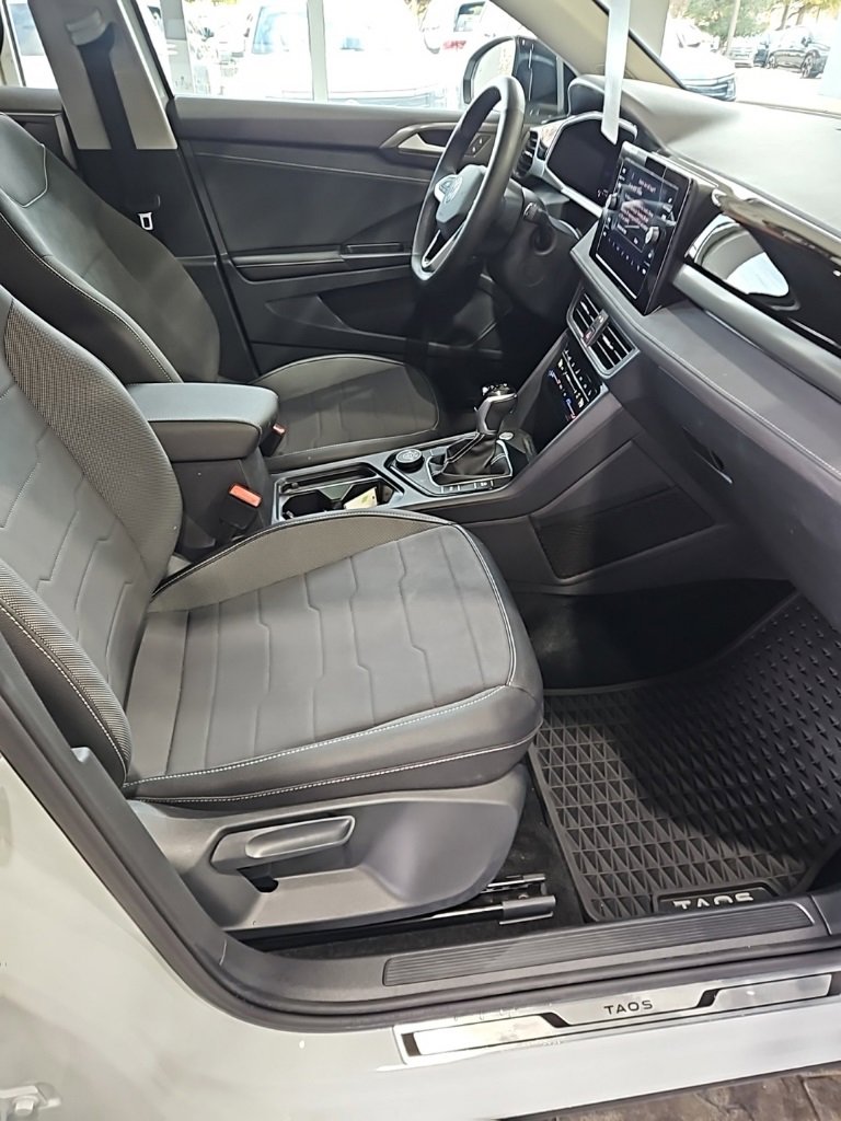 Used 2025 Volkswagen Taos SE image 13