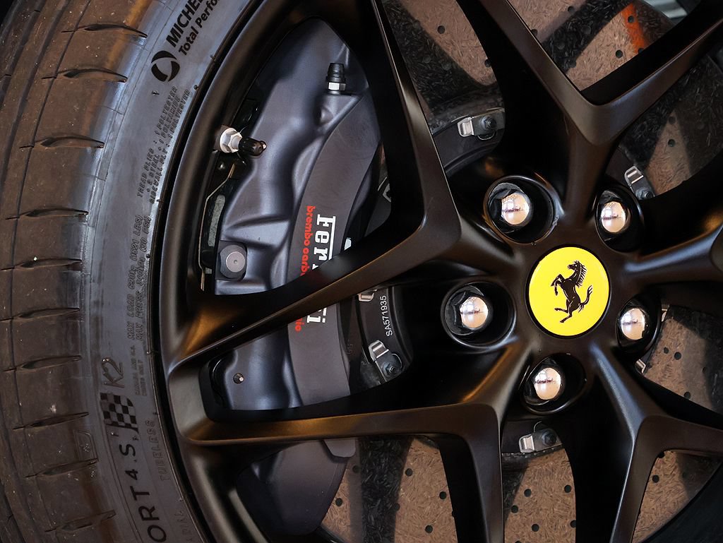 Used 2021 Ferrari Roma RWD image 10