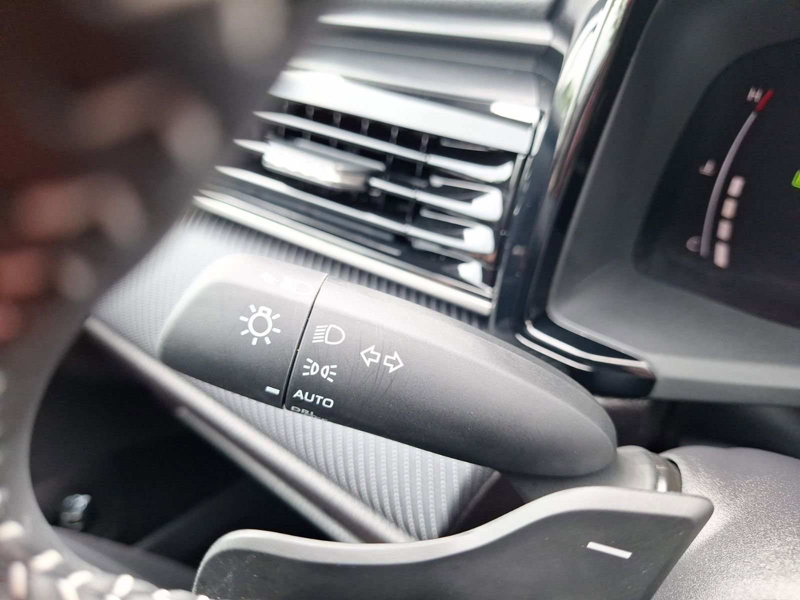 Used 2025 Toyota Camry SE w/ Convenience Package FWD image 22