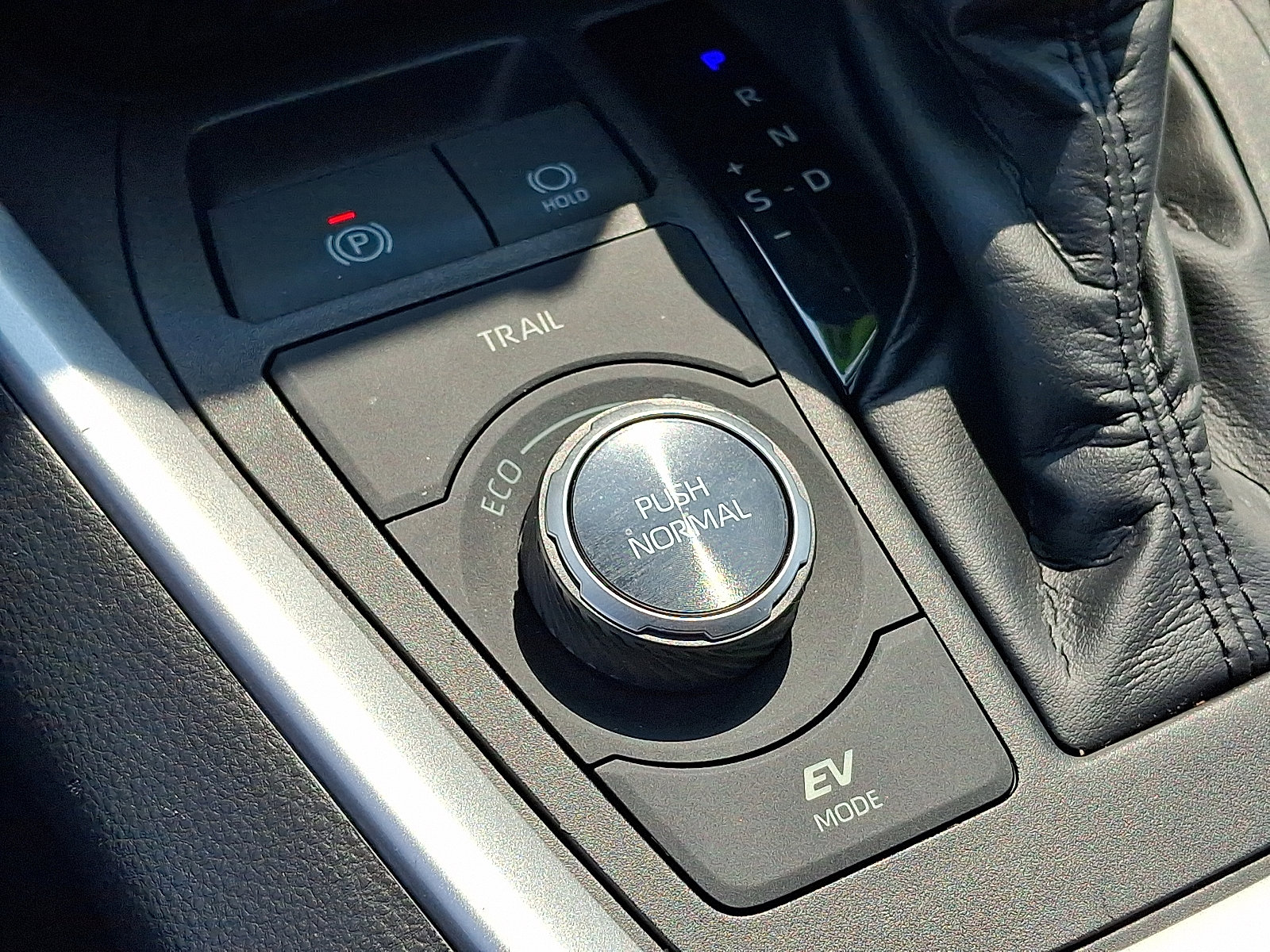 Certified 2020 Toyota RAV4 XSE w/ Carpet Mat Package image 25