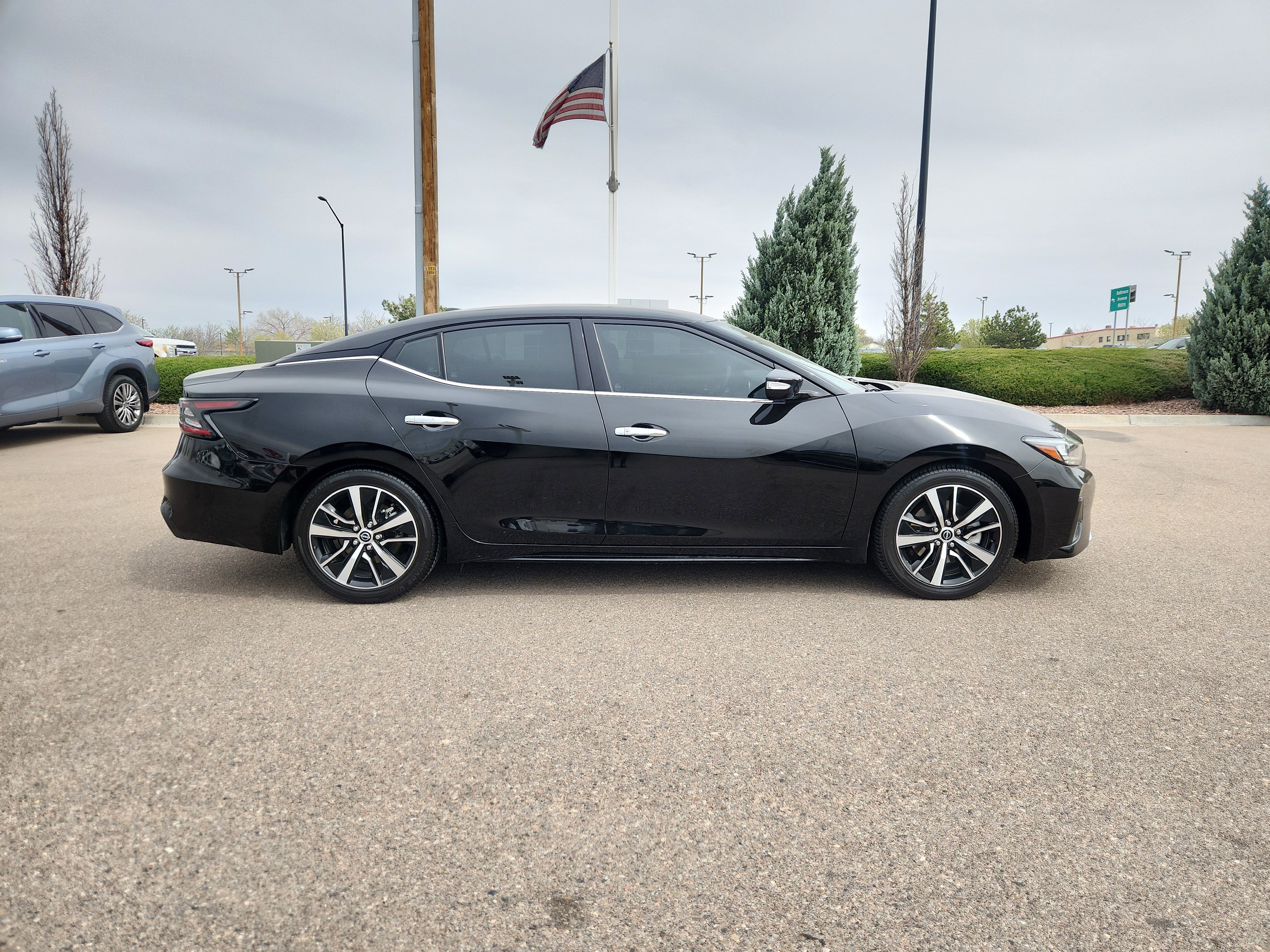 Used 2023 Nissan Maxima SV w/ Floor Mat Group FWD image 2