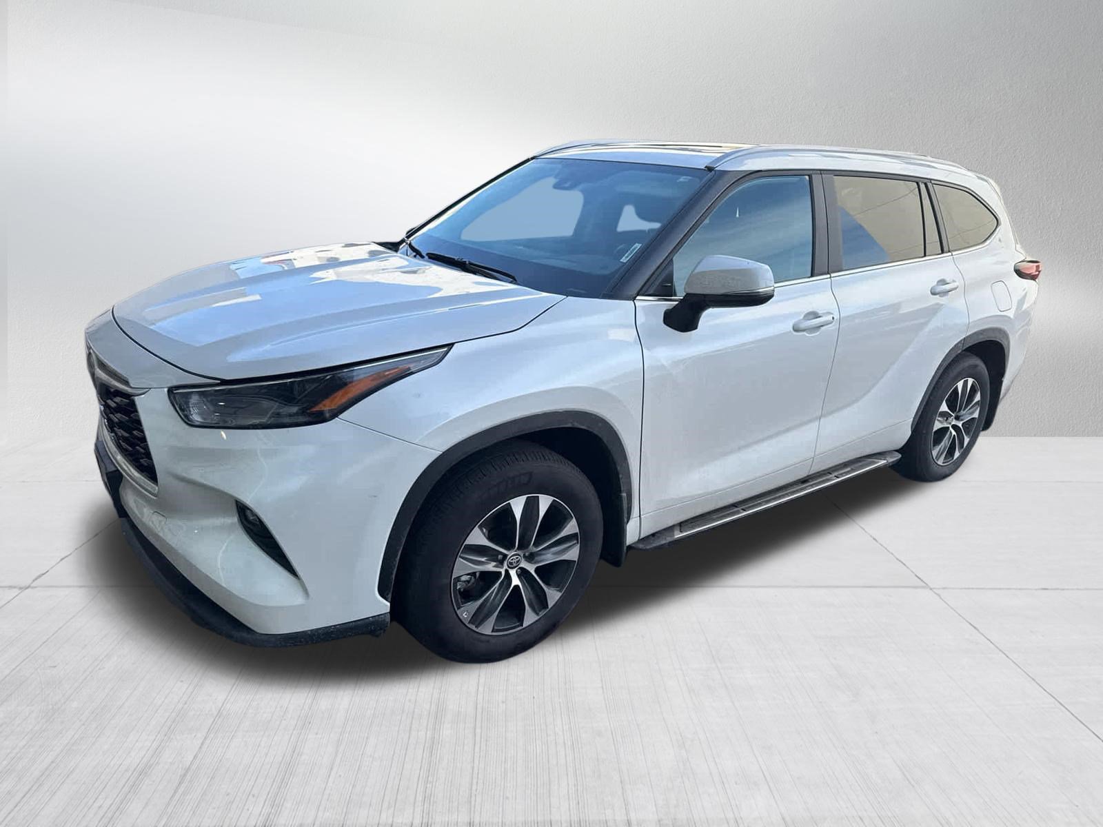 Certified 2024 Toyota Highlander XLE image 5