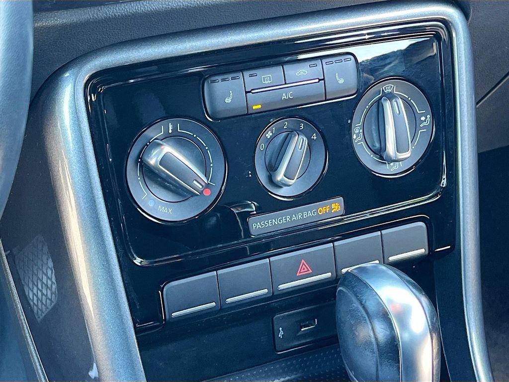 Used 2018 Volkswagen Beetle 2.0T S image 15