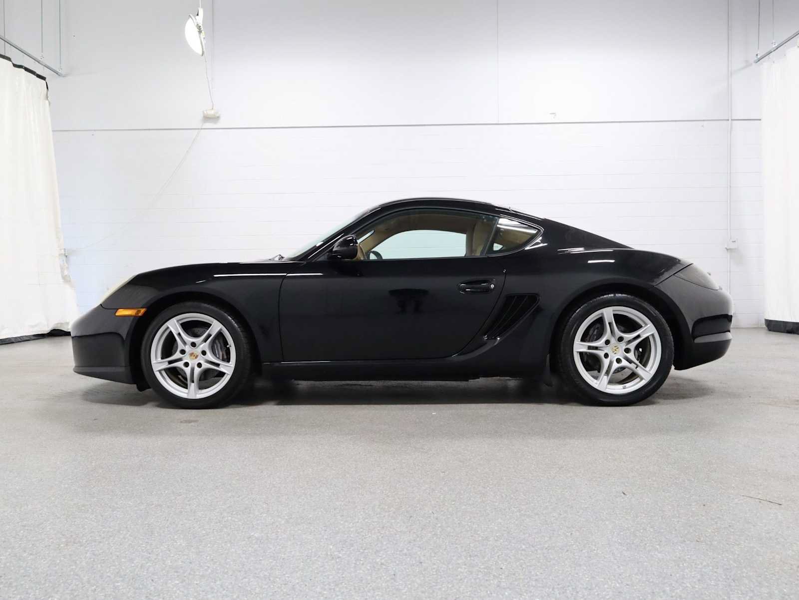 Used 2009 Porsche Cayman RWD image 2