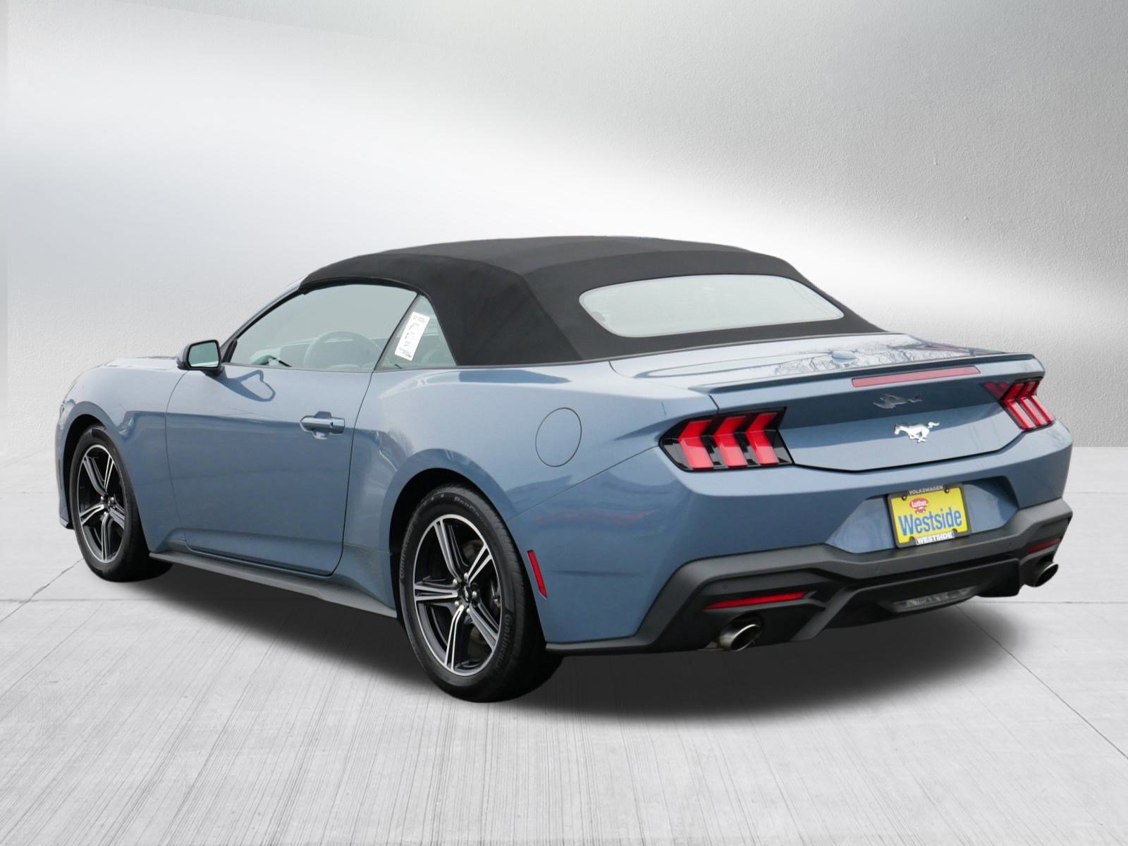 Used 2025 Ford Mustang Premium image 5