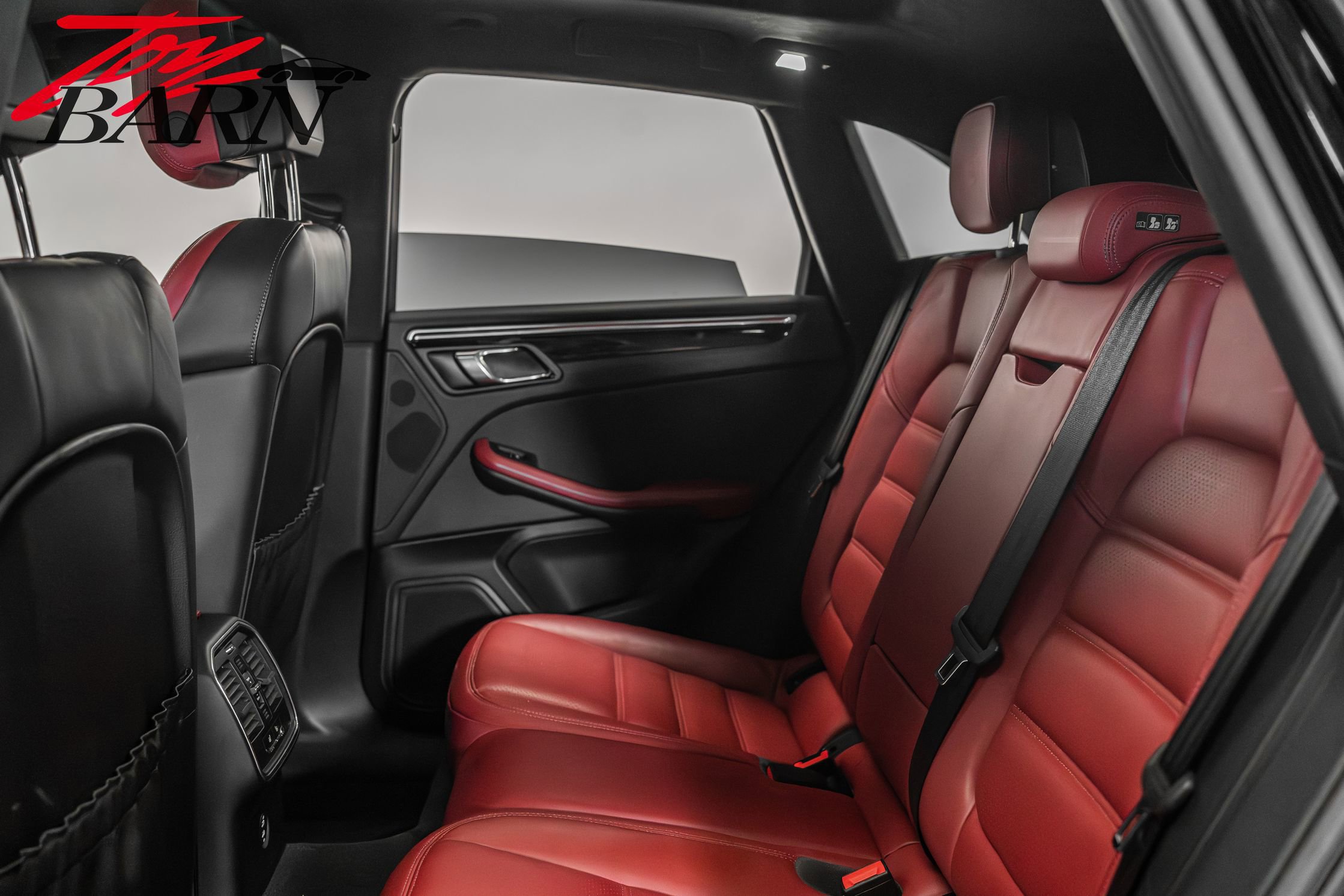 Used 2023 Porsche Macan image 41