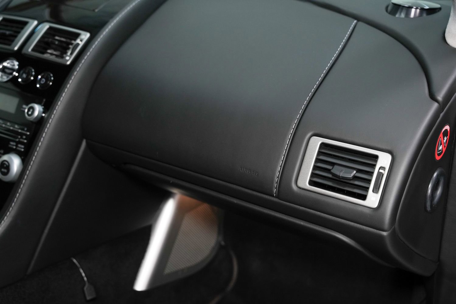 Used 2010 Aston Martin DBS Coupe image 29