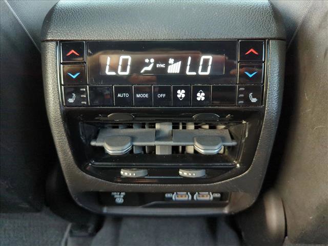 Used 2022 Jeep Grand Cherokee L Summit w/ Luxury Tech Group V image 17