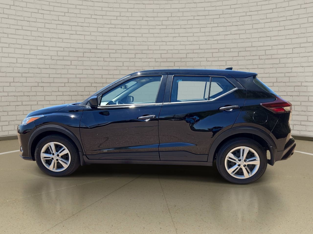 Used 2025 Nissan Kicks Play S FWD image 8