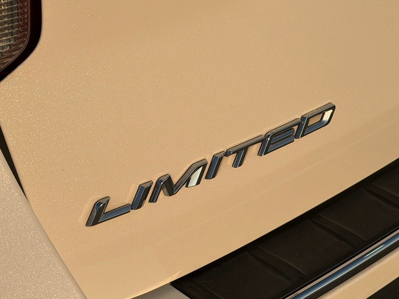 Used 2022 Ford Explorer Limited w/ Equipment Group 301A RWD image 10