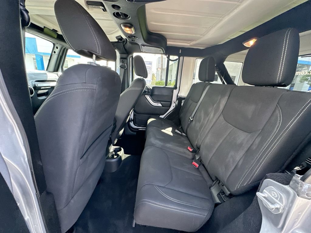 Used 2016 Jeep Wrangler Unlimited Sahara w/ Connectivity Group image 21