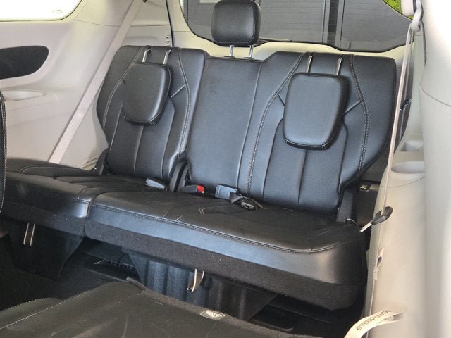 Used 2024 Chrysler Pacifica Touring-L FWD image 16