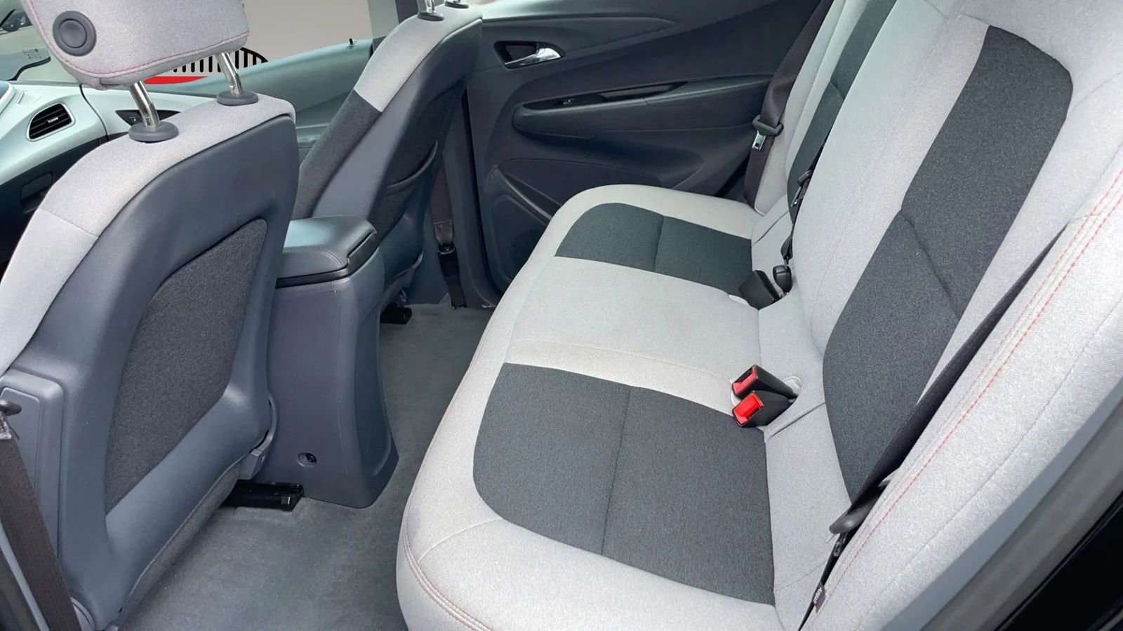 Used 2017 Chevrolet Bolt LT FWD image 31