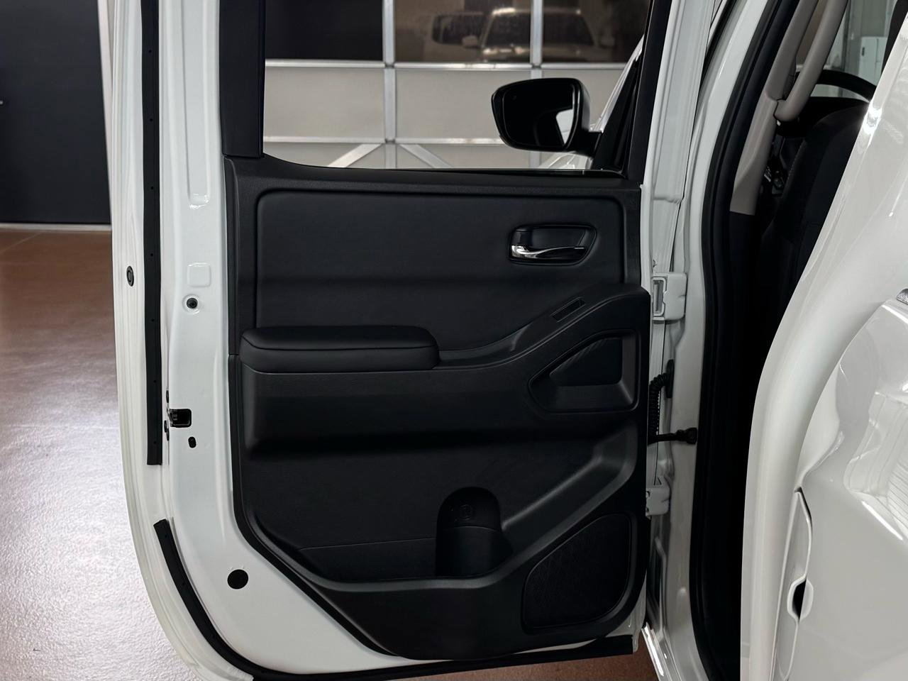 Used 2025 Nissan Frontier SV w/ SV Convenience Package image 30