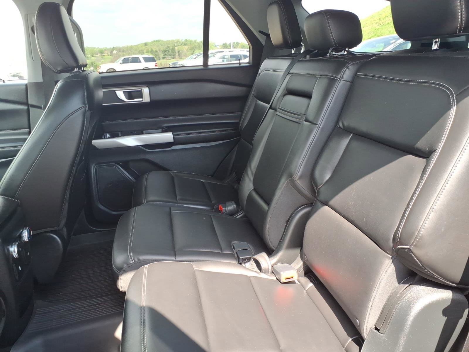 Used 2021 Ford Explorer XLT w/ Equipment Group 202A AWD/4WD image 9