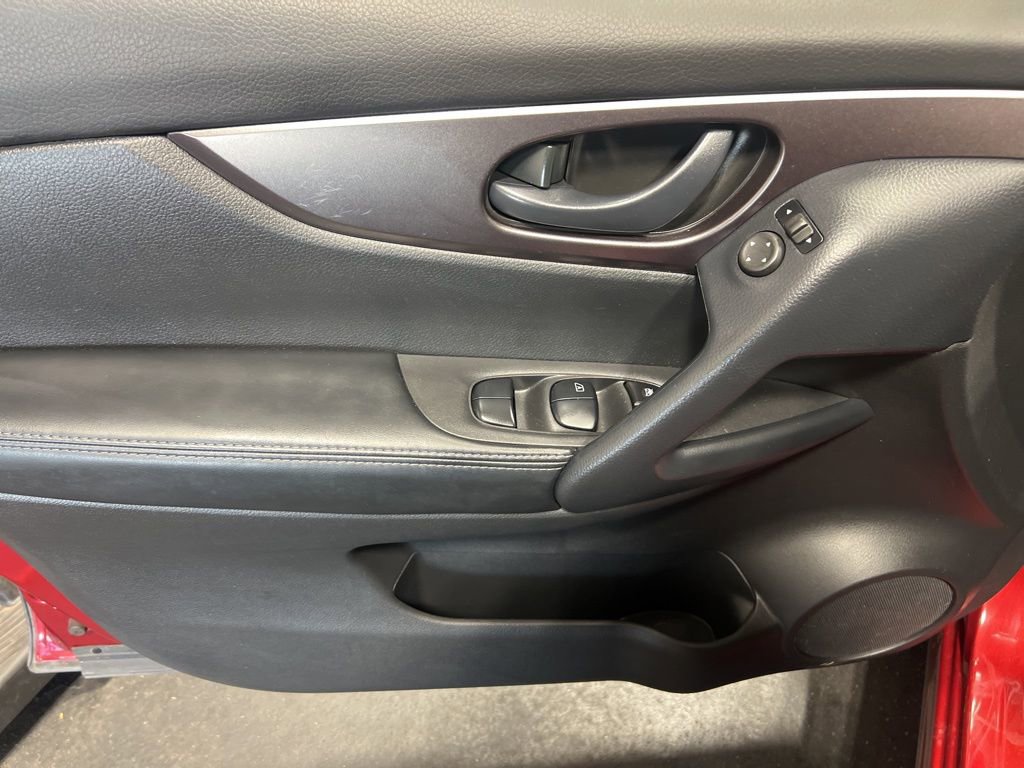 Used 2022 Nissan Rogue Sport S image 19
