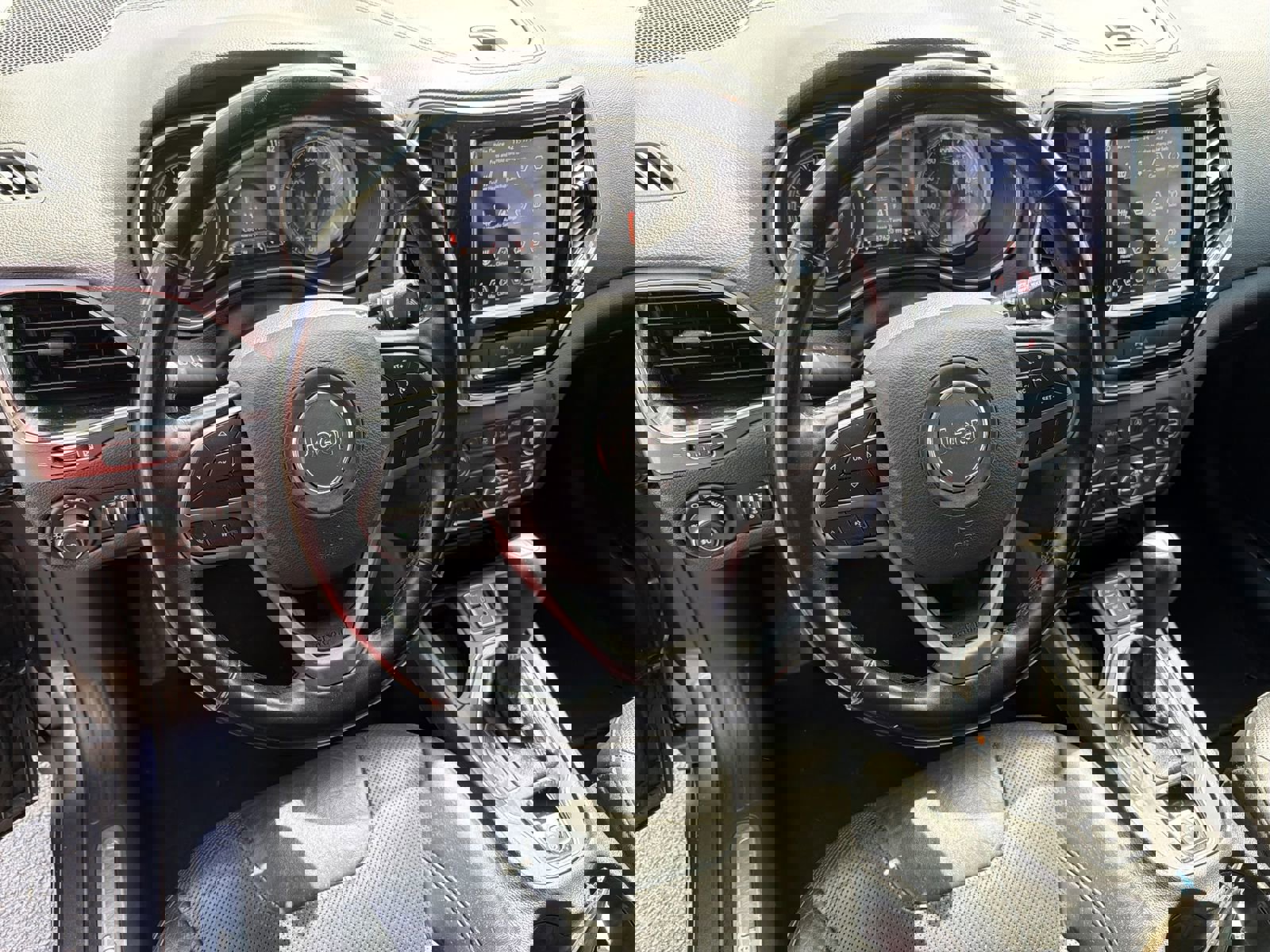 Used 2020 Jeep Cherokee Limited image 18