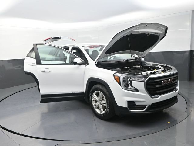 Used 2024 GMC Terrain SLE image 27