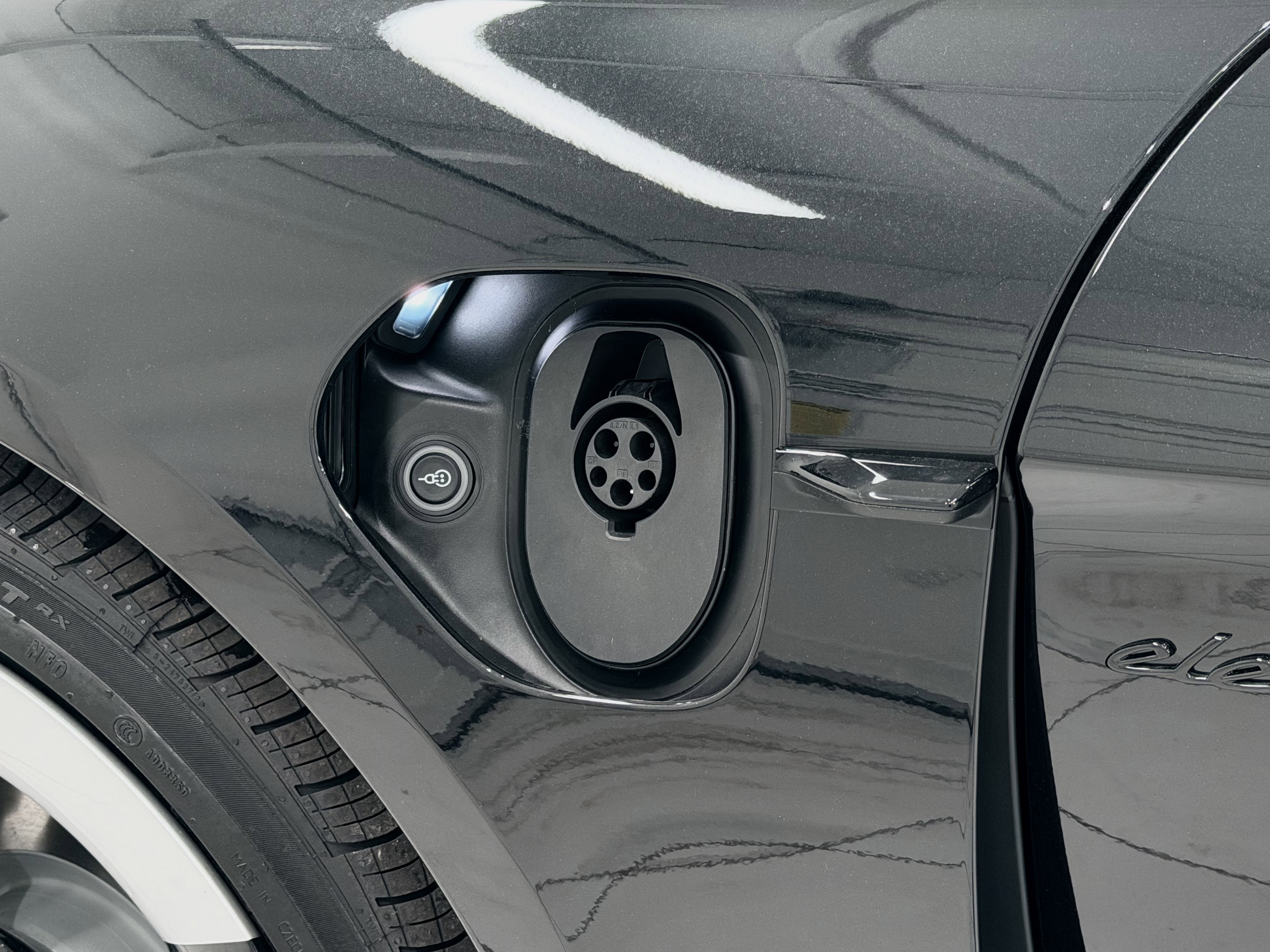 New 2026 Porsche Taycan AWD/4WD image 17