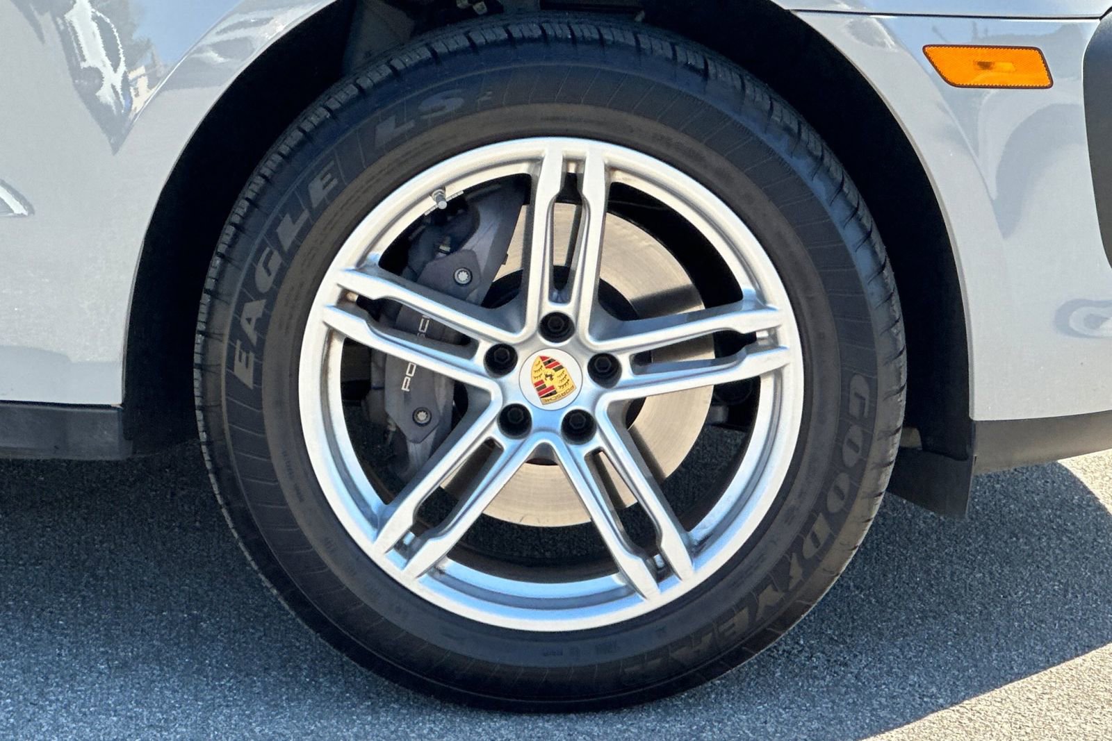 Used 2025 Porsche Macan image 40