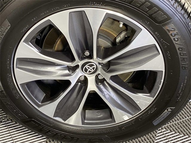 Used 2024 Toyota Highlander XLE image 32