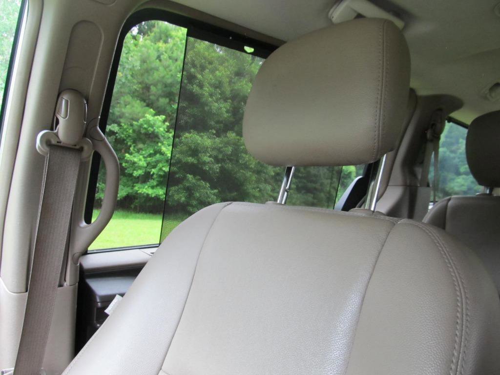 Used 2016 Chrysler Town & Country Touring-L image 69