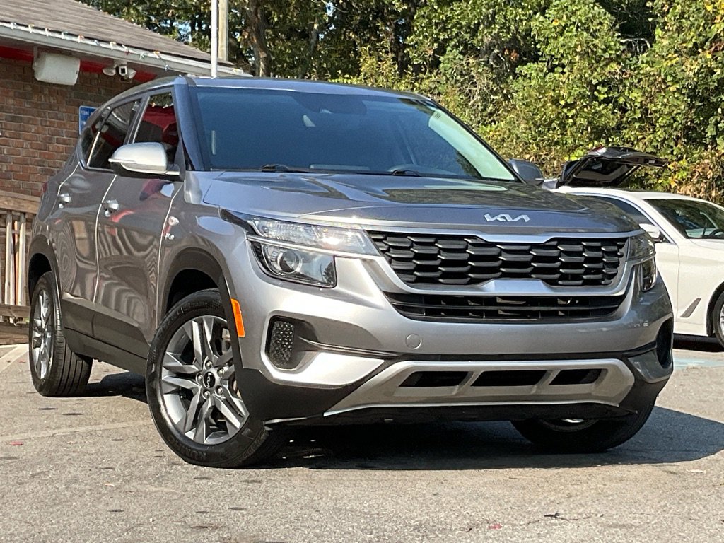 Used 2023 Kia Seltos LX image 3