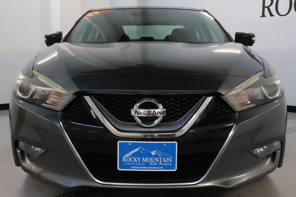 Used 2017 Nissan Maxima Platinum w/ Interior Lighting Package FWD image 2