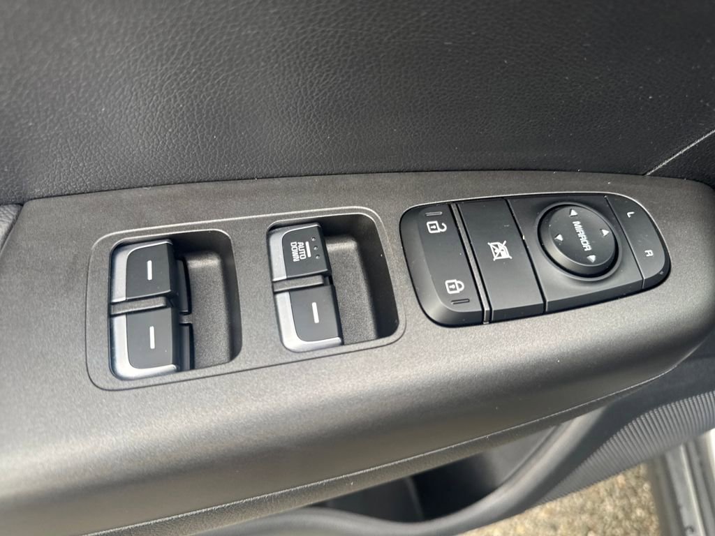 Used 2021 Kia Sportage LX image 19