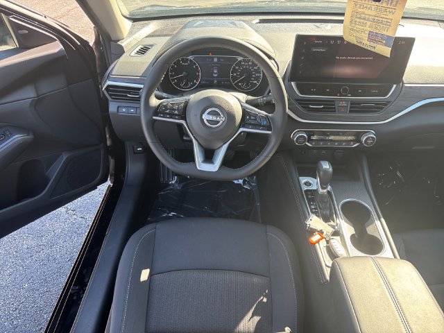Used 2025 Nissan Altima 2.5 SV w/ SV Premium Package FWD image 16