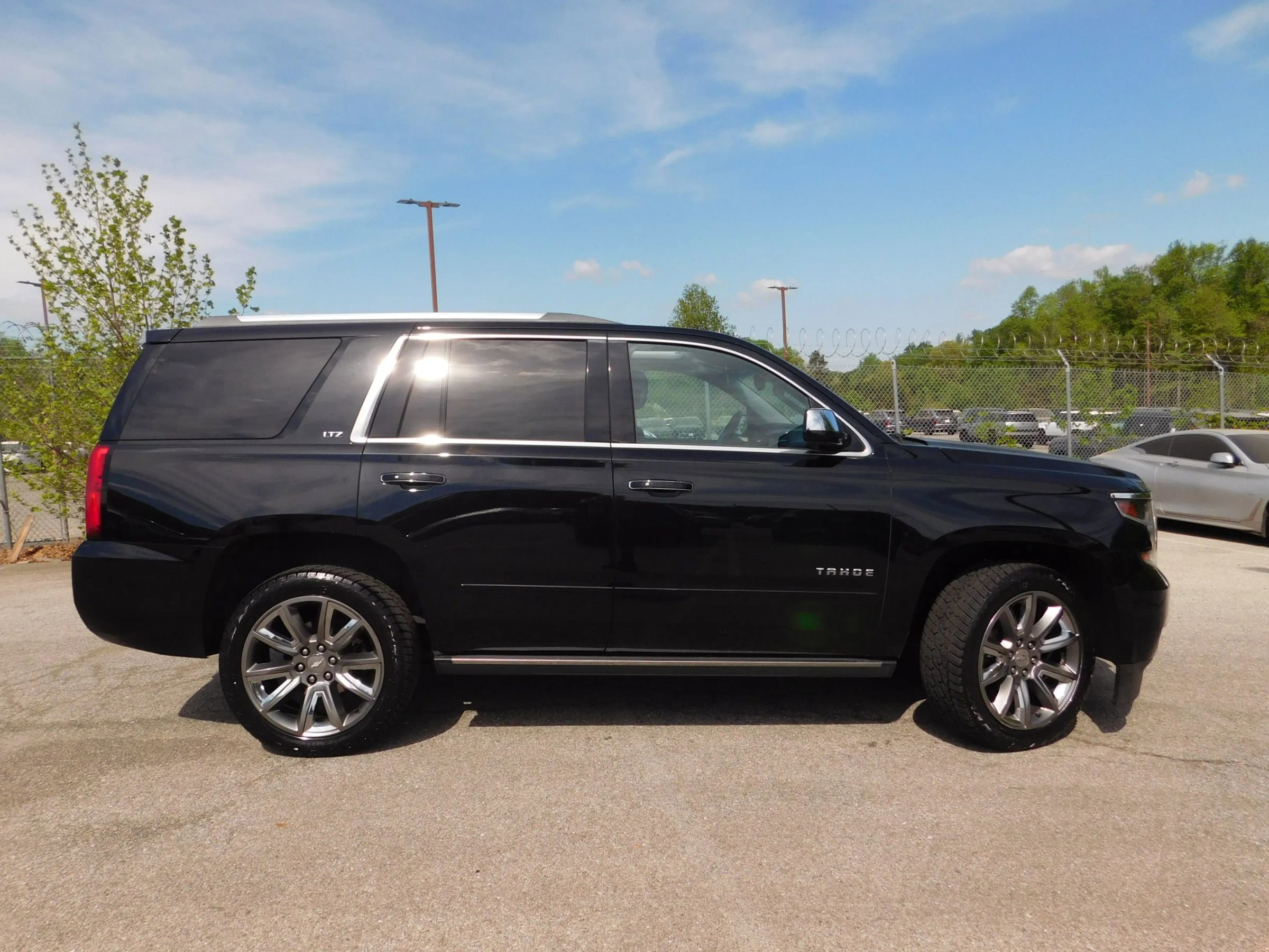 Used 2015 Chevrolet Tahoe LTZ AWD/4WD image 4
