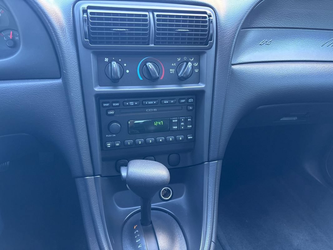 Used 2001 Ford Mustang Convertible RWD image 16