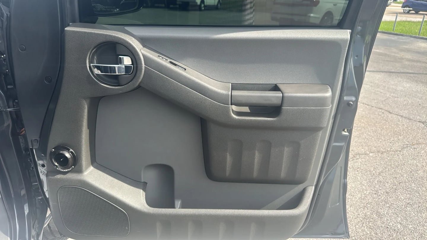 Used 2015 Nissan Xterra S RWD image 26