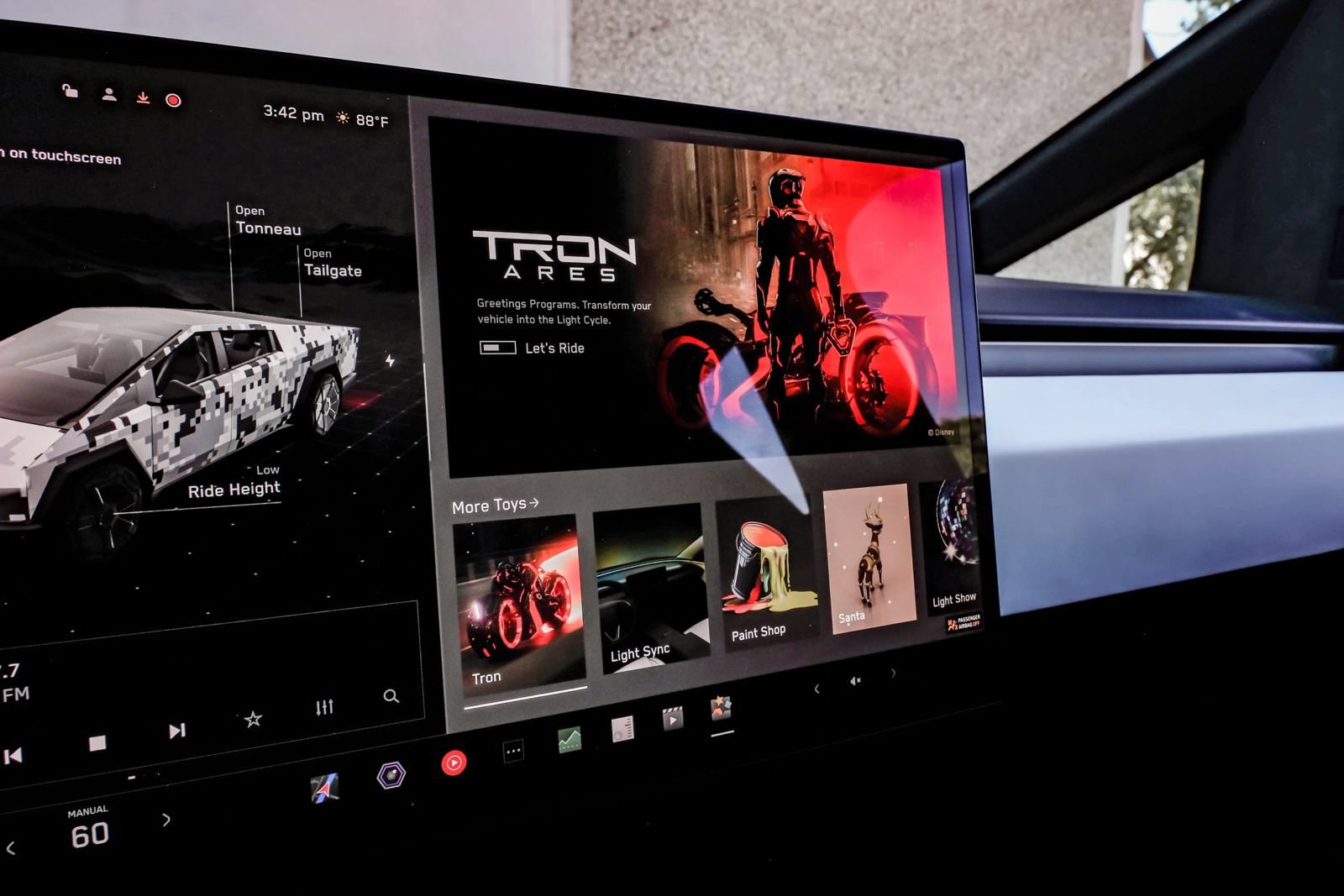 Used 2024 Tesla Cybertruck AWD Crew Cab image 41