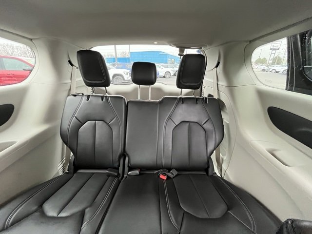 Used 2024 Chrysler Pacifica Touring-L image 70