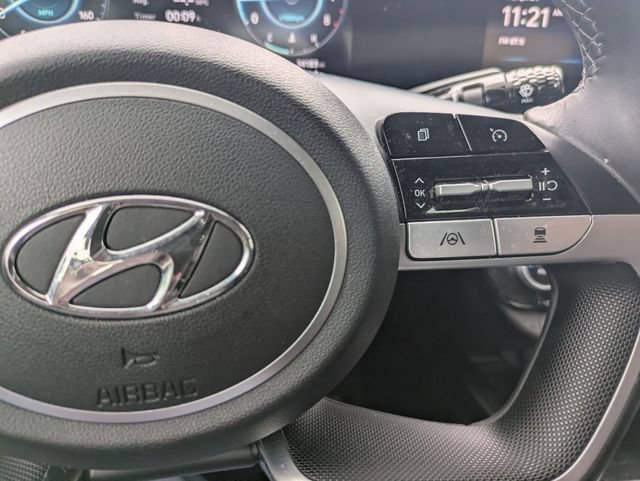 Used 2022 Hyundai Elantra Limited FWD image 7