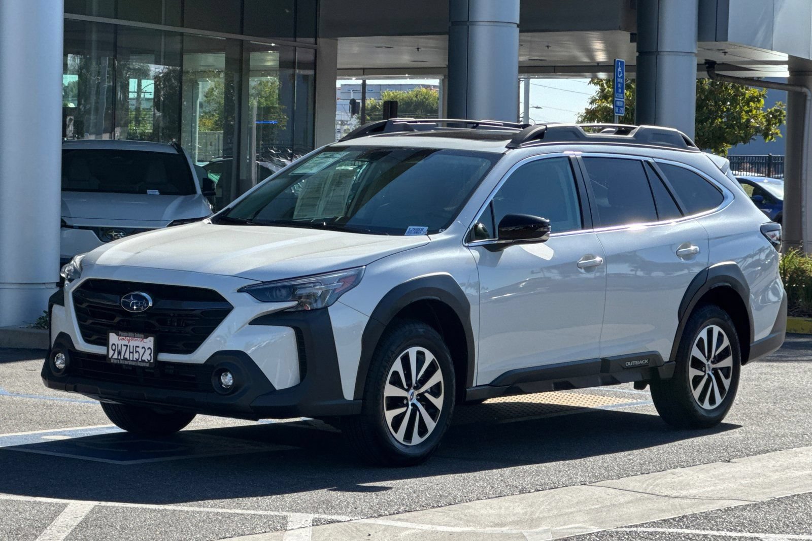 Certified 2025 Subaru Outback Premium AWD/4WD image 10