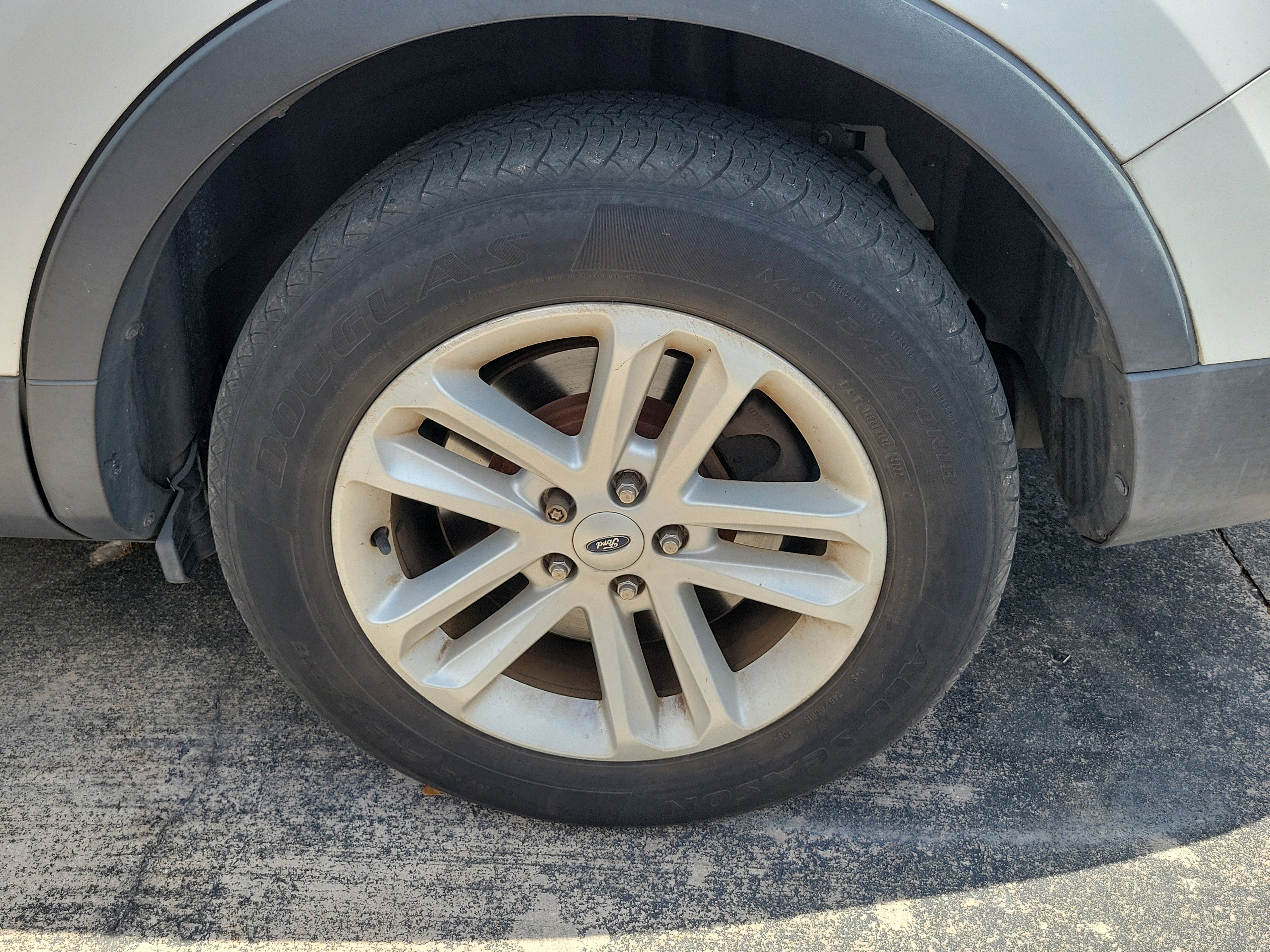 Used 2017 Ford Explorer XLT FWD image 4