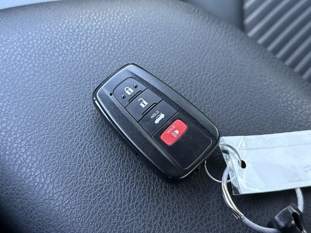 Used 2020 Toyota Camry SE FWD image 27