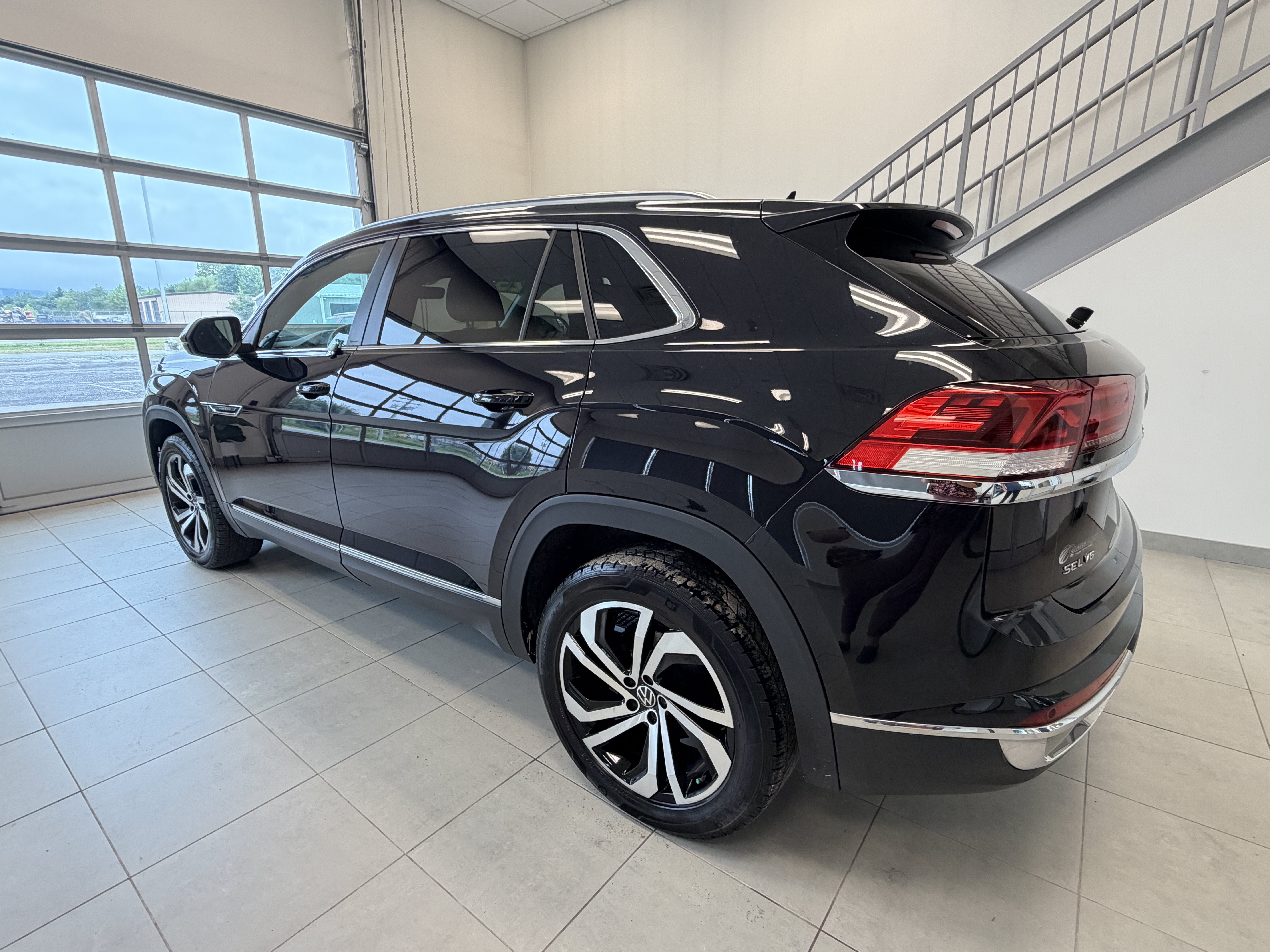 Used 2023 Volkswagen Atlas Cross Sport SEL AWD/4WD image 4