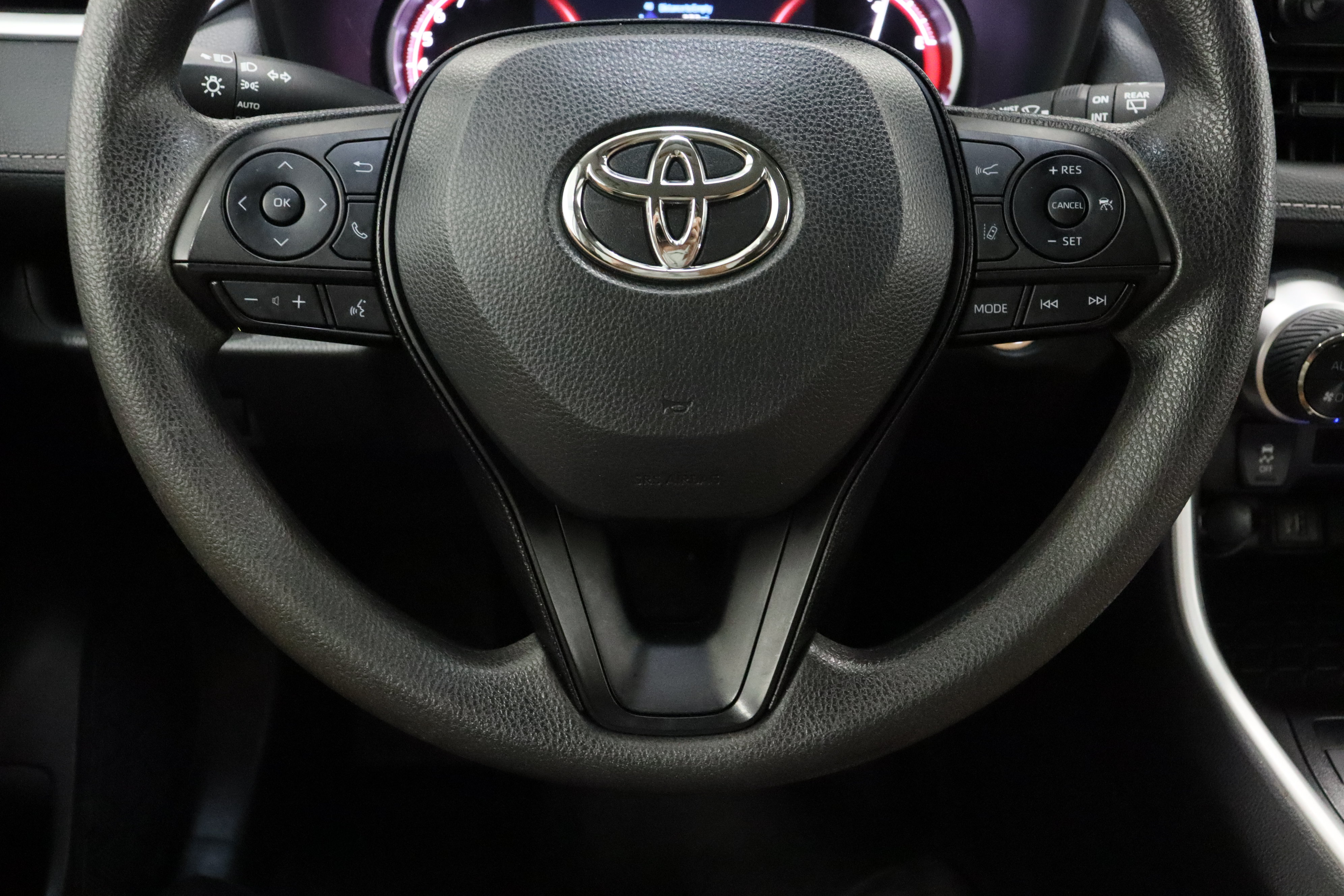 Used 2025 Toyota RAV4 XLE FWD image 24