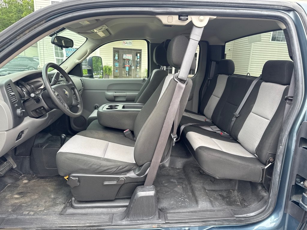 Used 2009 Chevrolet Silverado 2500 W/T w/ Snow Plow Prep Package AWD/4WD image 11