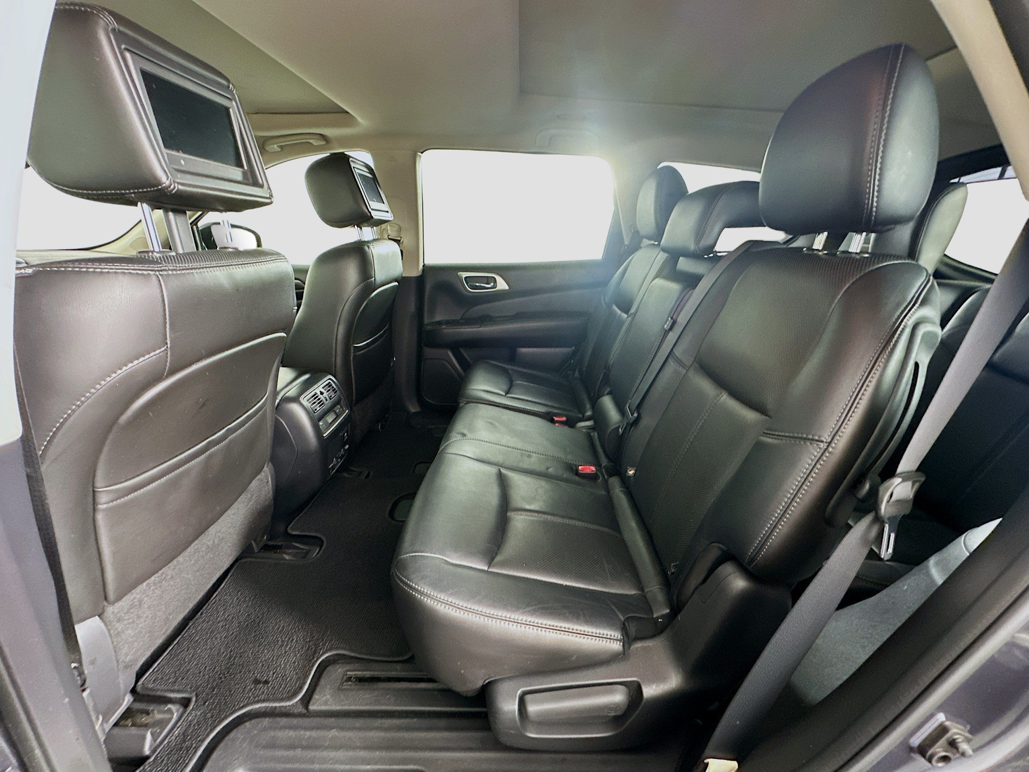 Used 2014 Nissan Pathfinder Platinum w/ Platinum Premium Package AWD/4WD image 29