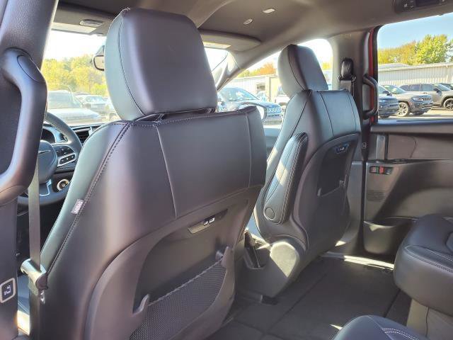 New 2026 Chrysler Pacifica Select image 24