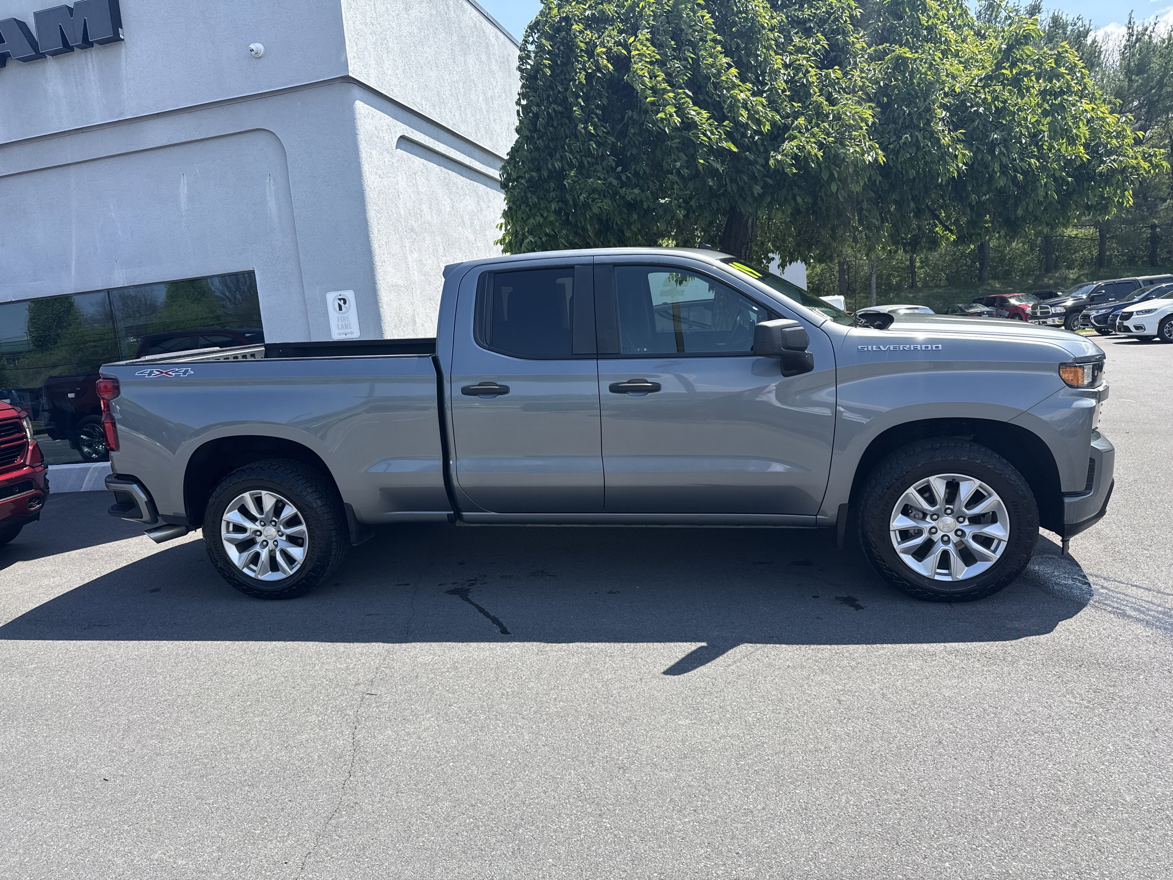 Used 2019 Chevrolet Silverado 1500 Custom w/ Custom Value Package AWD/4WD image 6