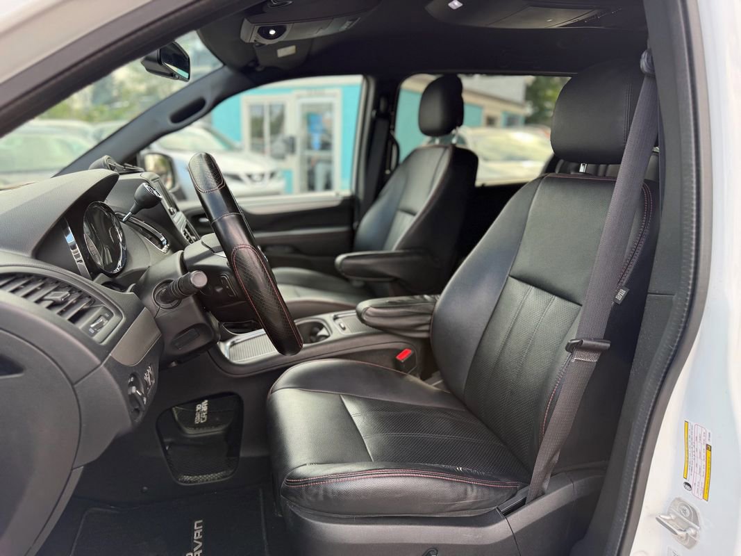 Used 2015 Dodge Grand Caravan R/T w/ Driver Convenience Group FWD image 12