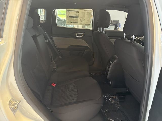 Used 2025 Jeep Compass Sport w/ Mopar Graphics Package image 16