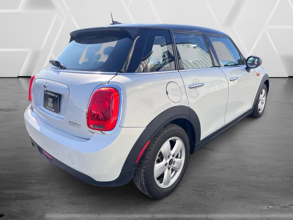 Used 2015 MINI Cooper 4-Door Hardtop image 9