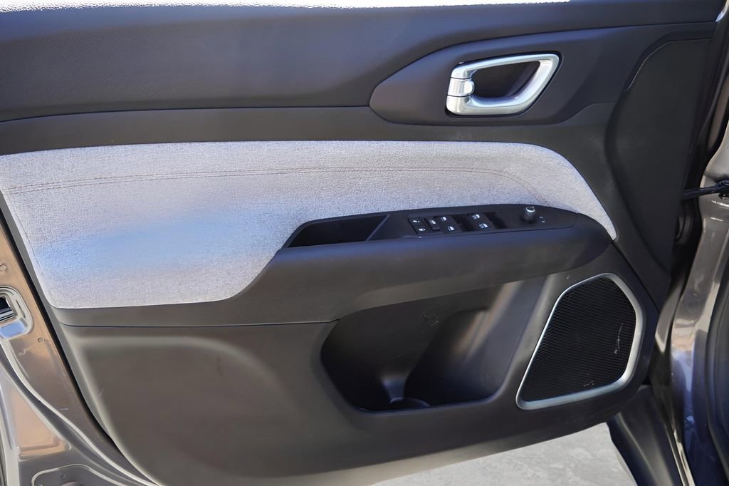 Used 2022 Jeep Compass Latitude image 15